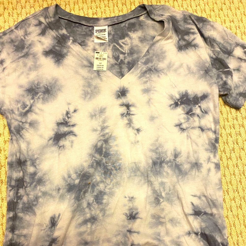 Brand New With Tags Size small Pink t shirt